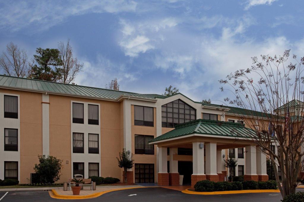 Lexington Inn and Suites