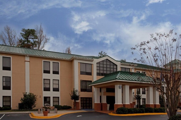 Lexington Inn and Suites image 1