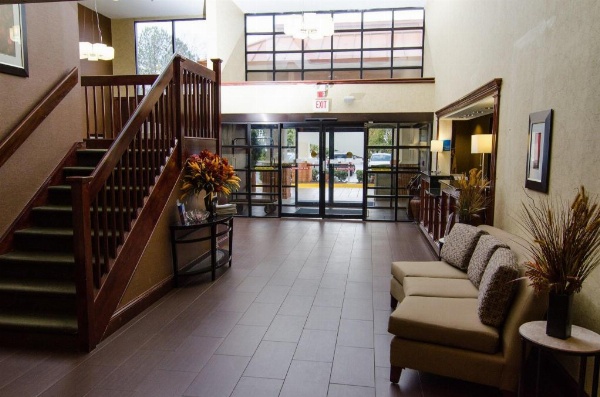 Lexington Inn and Suites image 2