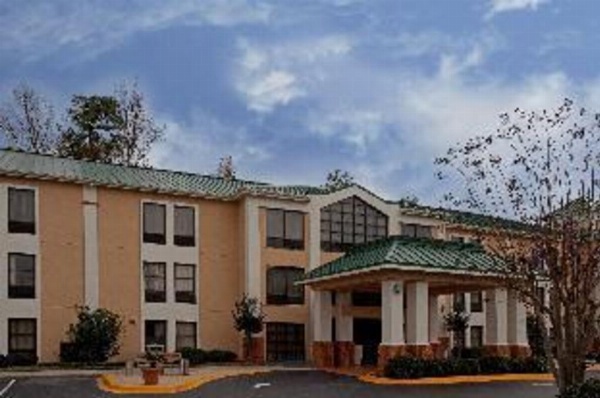 Lexington Inn and Suites image 17