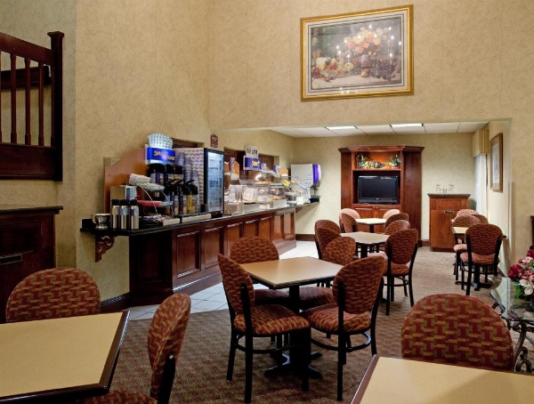 Lexington Inn and Suites image 4